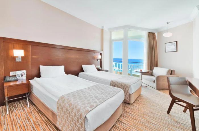 Salamis Bay Conti Resort Hotel & Casino Famagusta  Ruang foto A typical hotel room