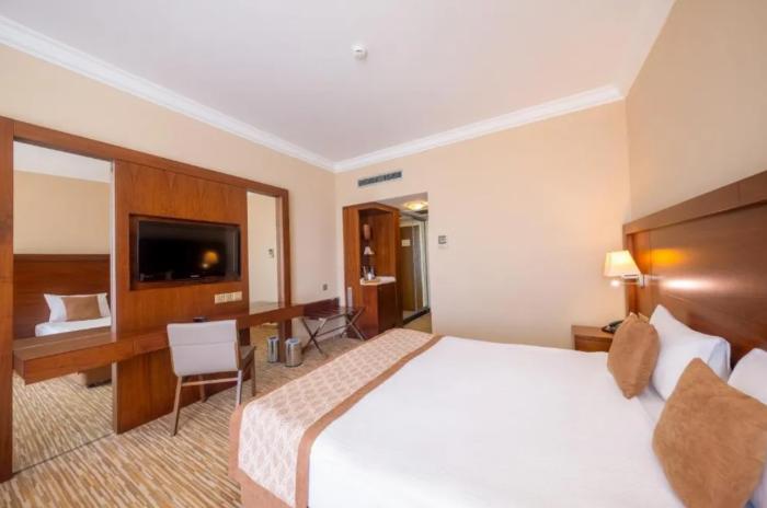 Salamis Bay Conti Resort Hotel & Casino Famagusta  Ruang foto A room at the hotel