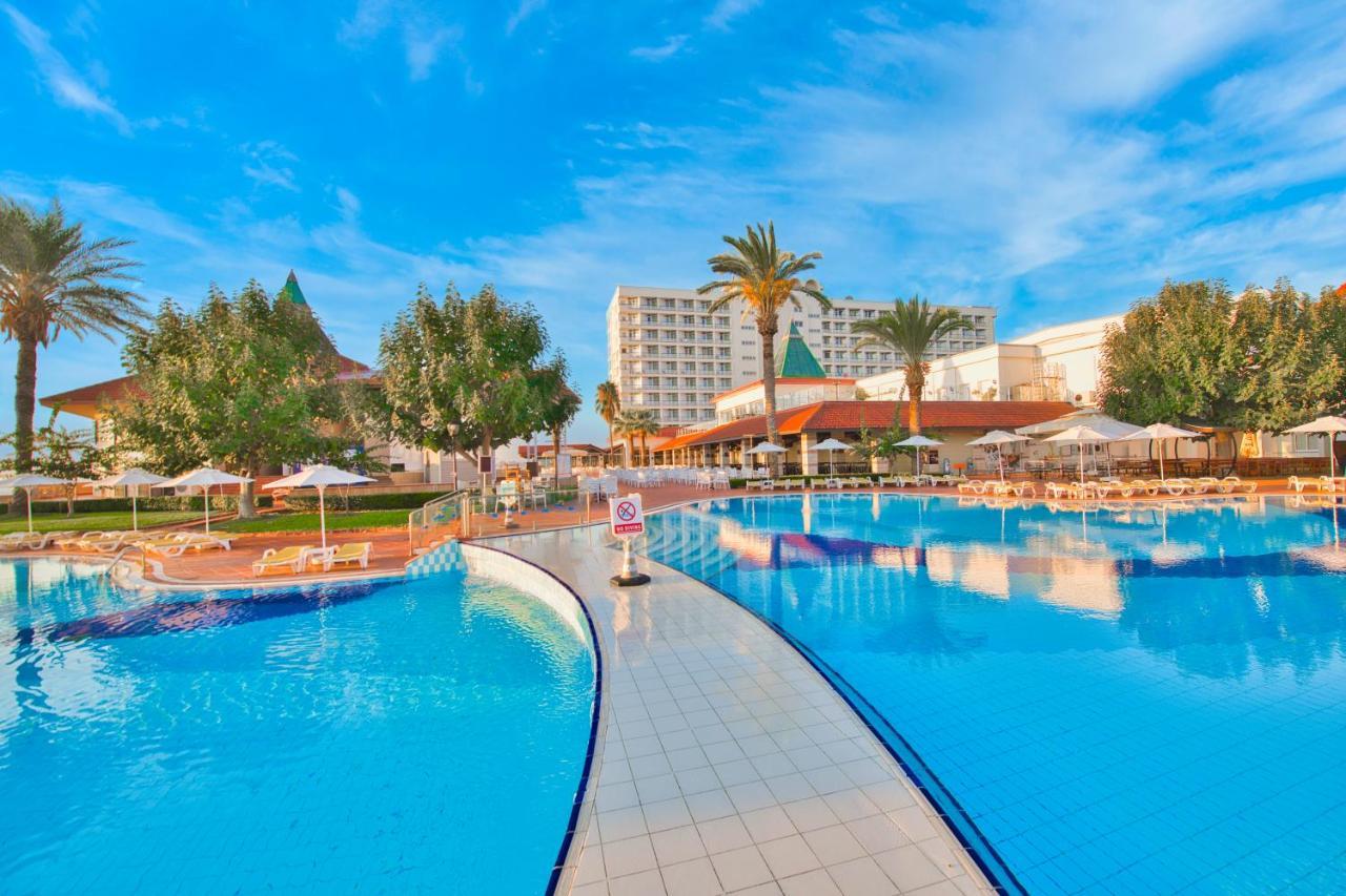 Salamis Bay Conti Resort Hotel & Casino Famagusta  Bagian luar foto The resort's main pool