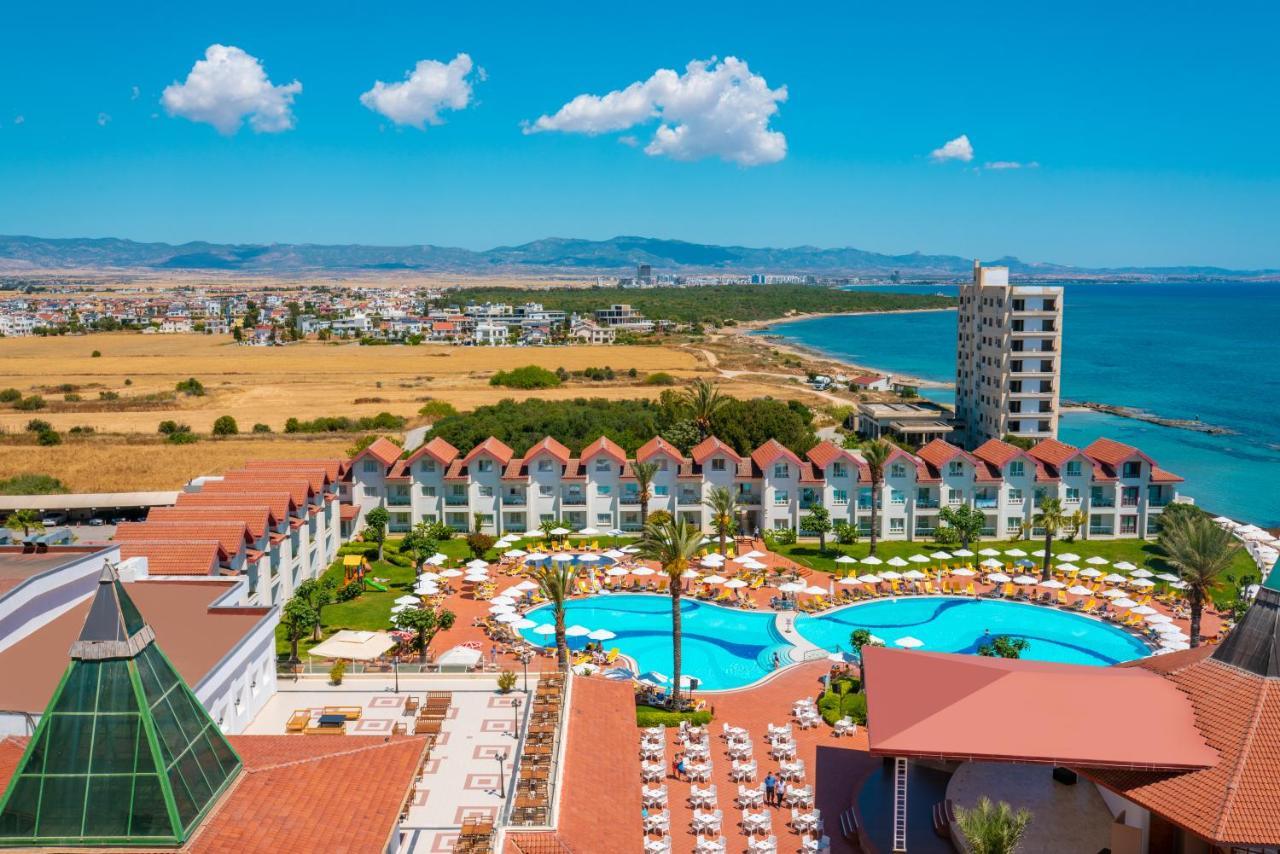 Salamis Bay Conti Resort Hotel & Casino Famagusta  Bagian luar foto A view of the hotel