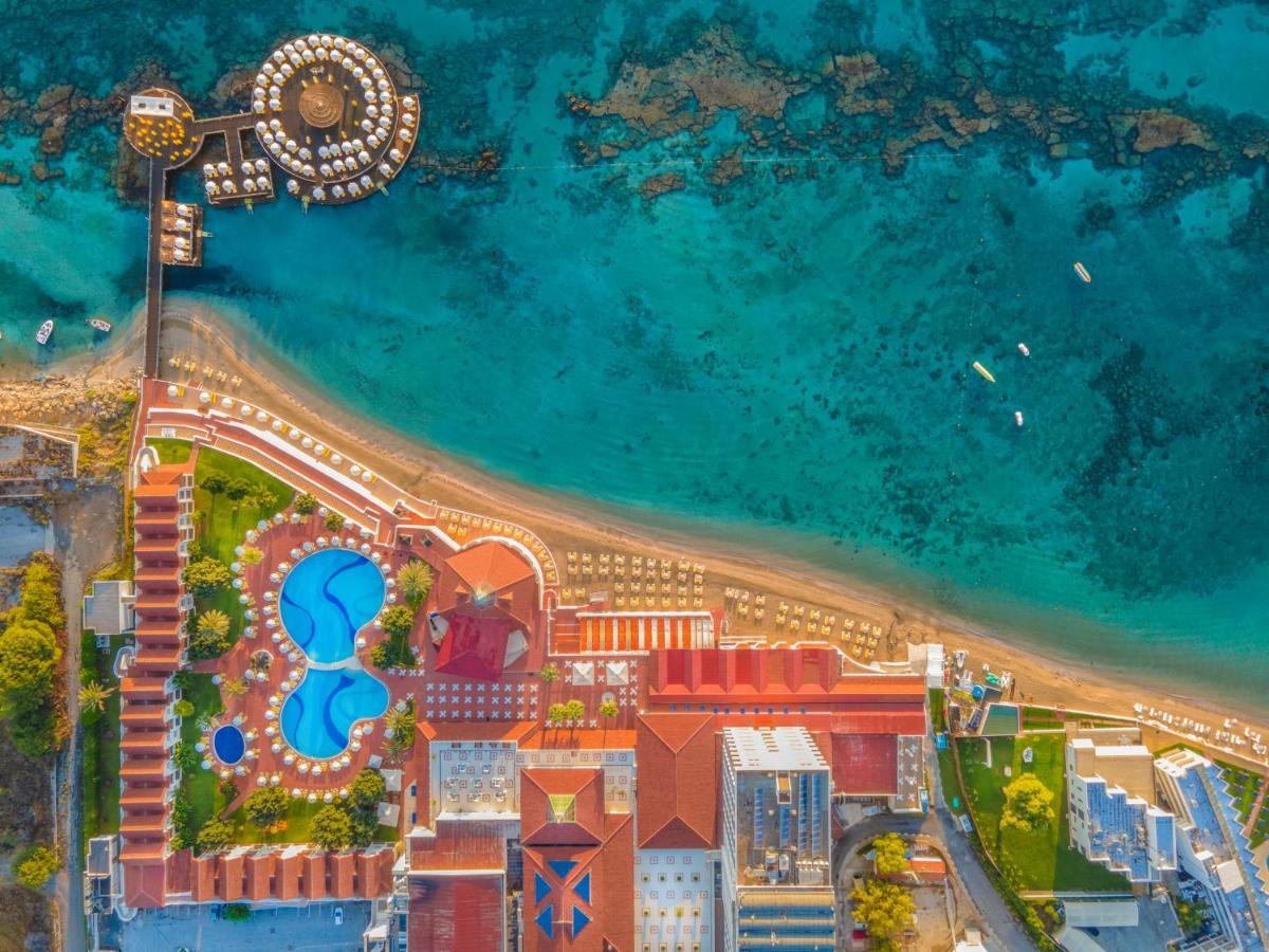 Salamis Bay Conti Resort Hotel & Casino Famagusta  Bagian luar foto Aerial view of the resort