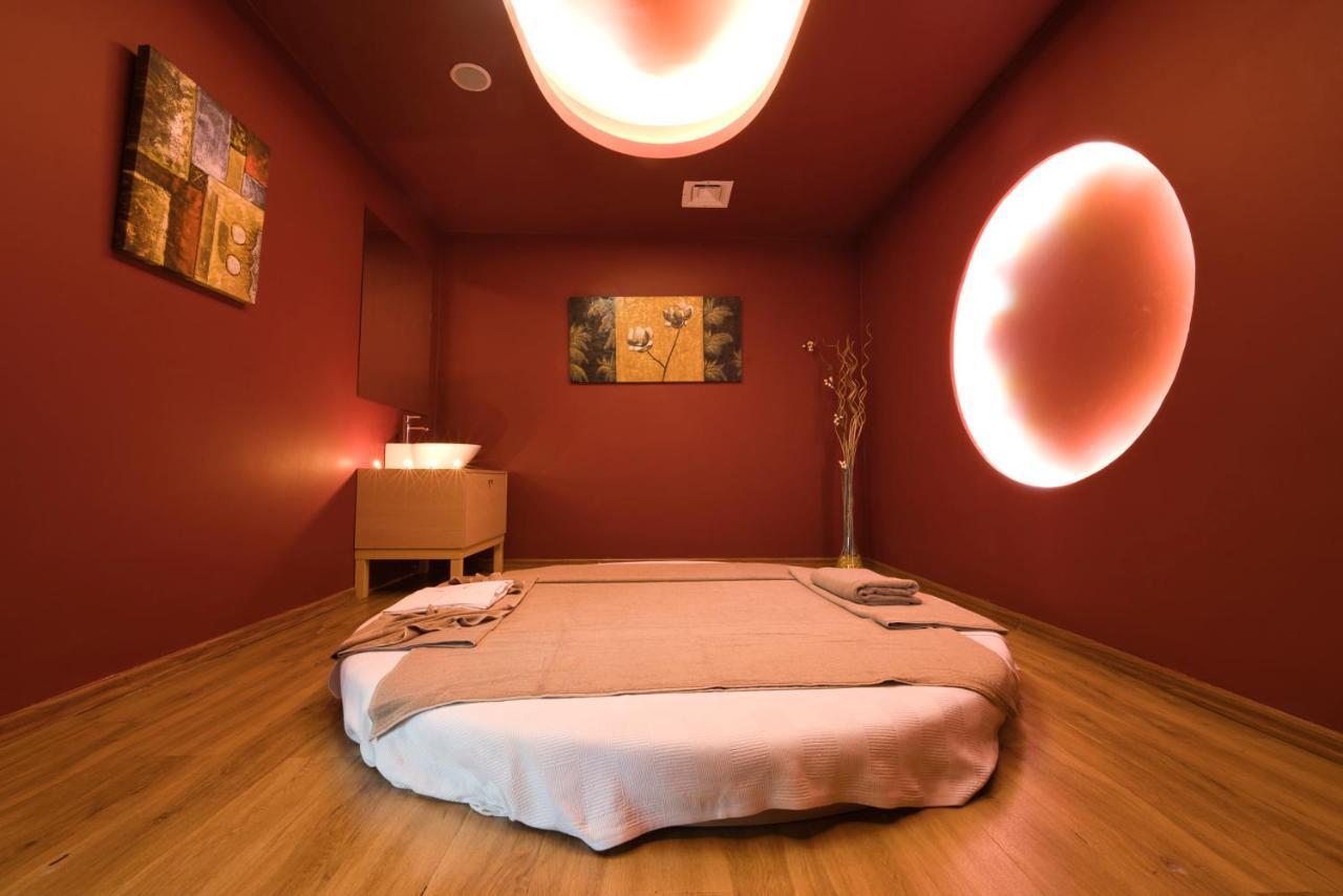 Salamis Bay Conti Resort Hotel & Casino Famagusta  Bagian luar foto A massage room at a spa