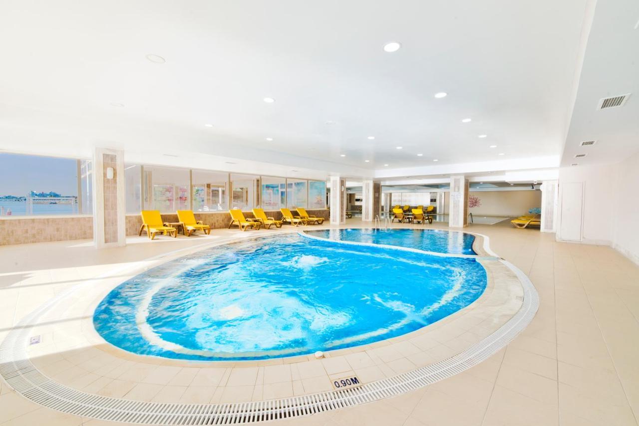 Salamis Bay Conti Resort Hotel & Casino Famagusta  Bagian luar foto The swimming pool at the hotel