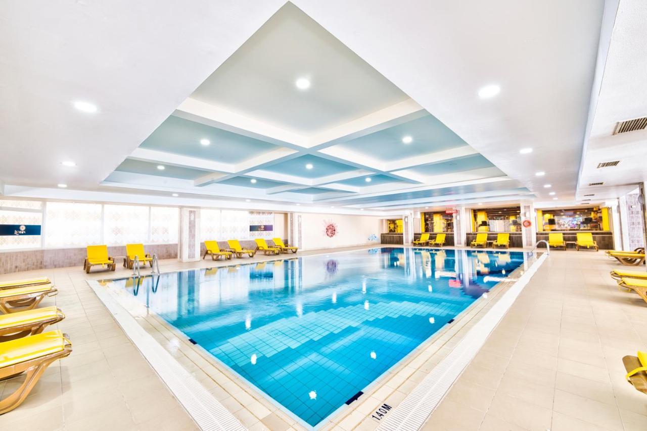 Salamis Bay Conti Resort Hotel & Casino Famagusta  Bagian luar foto The swimming pool at the hotel
