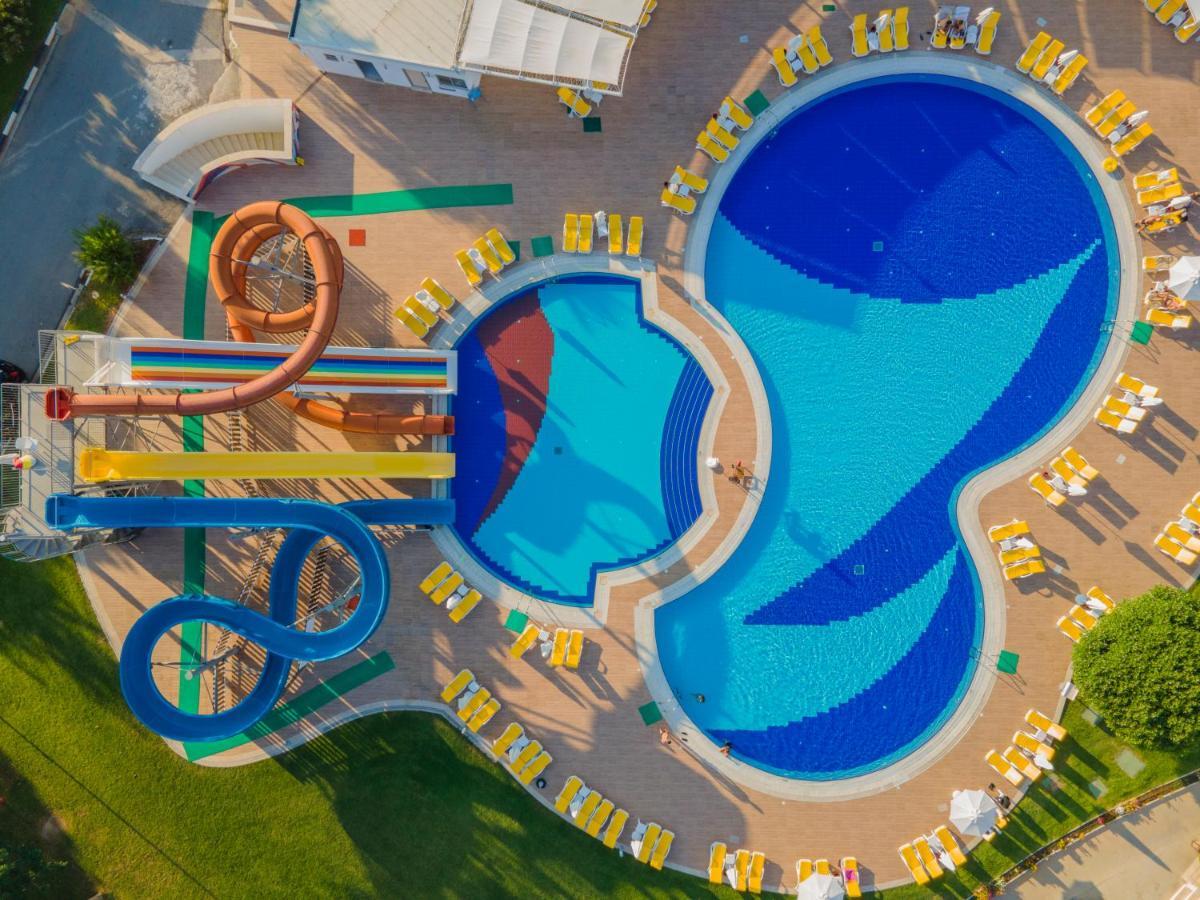 Salamis Bay Conti Resort Hotel & Casino Famagusta  Bagian luar foto Aerial view of the water park